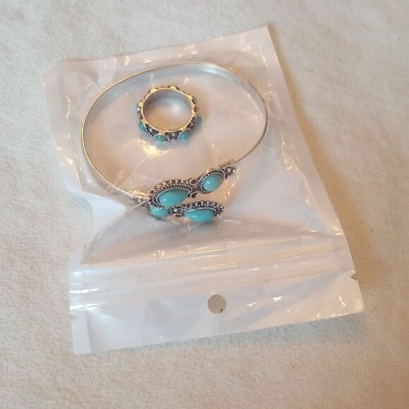 Turquoise synthetic stone bracelet and ring - Picture 5 of 6
